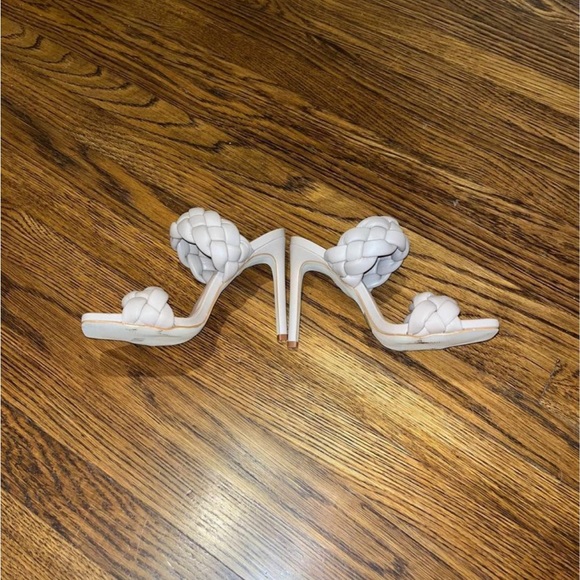 Steve Madden Nude Kenley Heels 7.5 - Picture 4 of 5